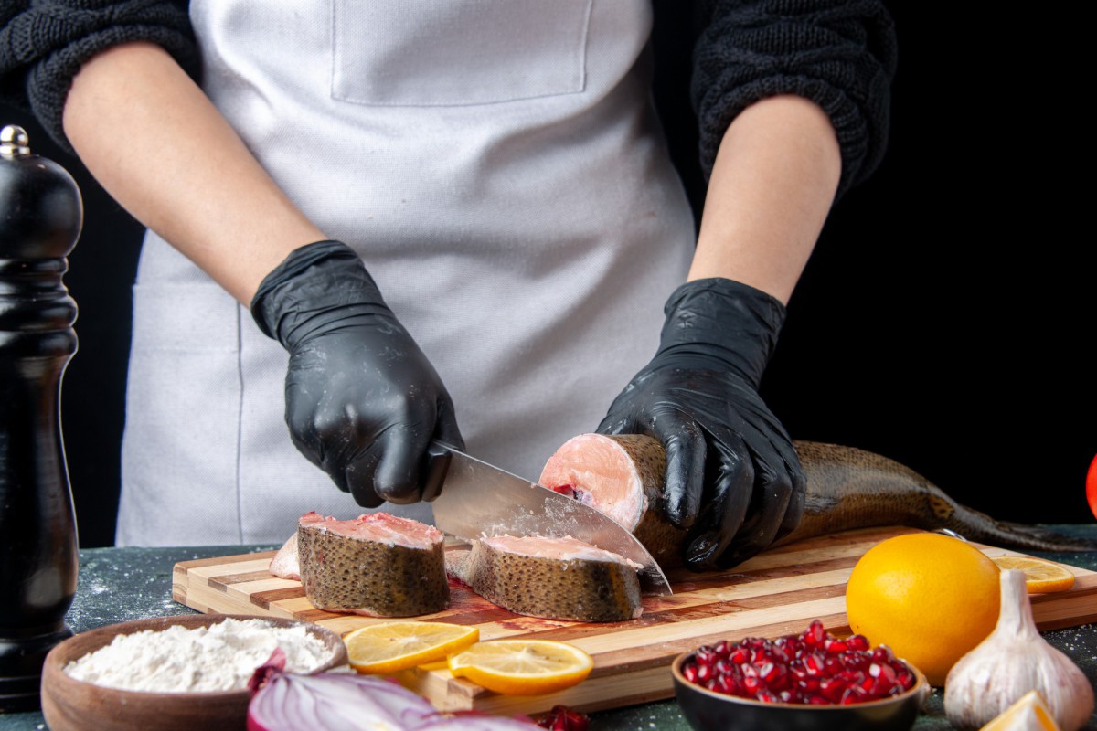 Не размораживайте рыбу в воде: как не испортить продукт и не выбросить его в мусорку!