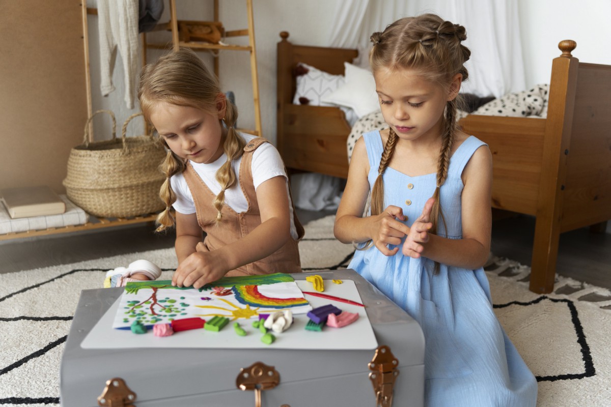 Развивающие игры Монтессори для малышей: изучаем мир через ощущения