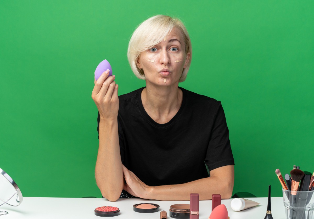 3 помады, которые категорически не подходят женщинам после 50: забудьте о них навсегда!