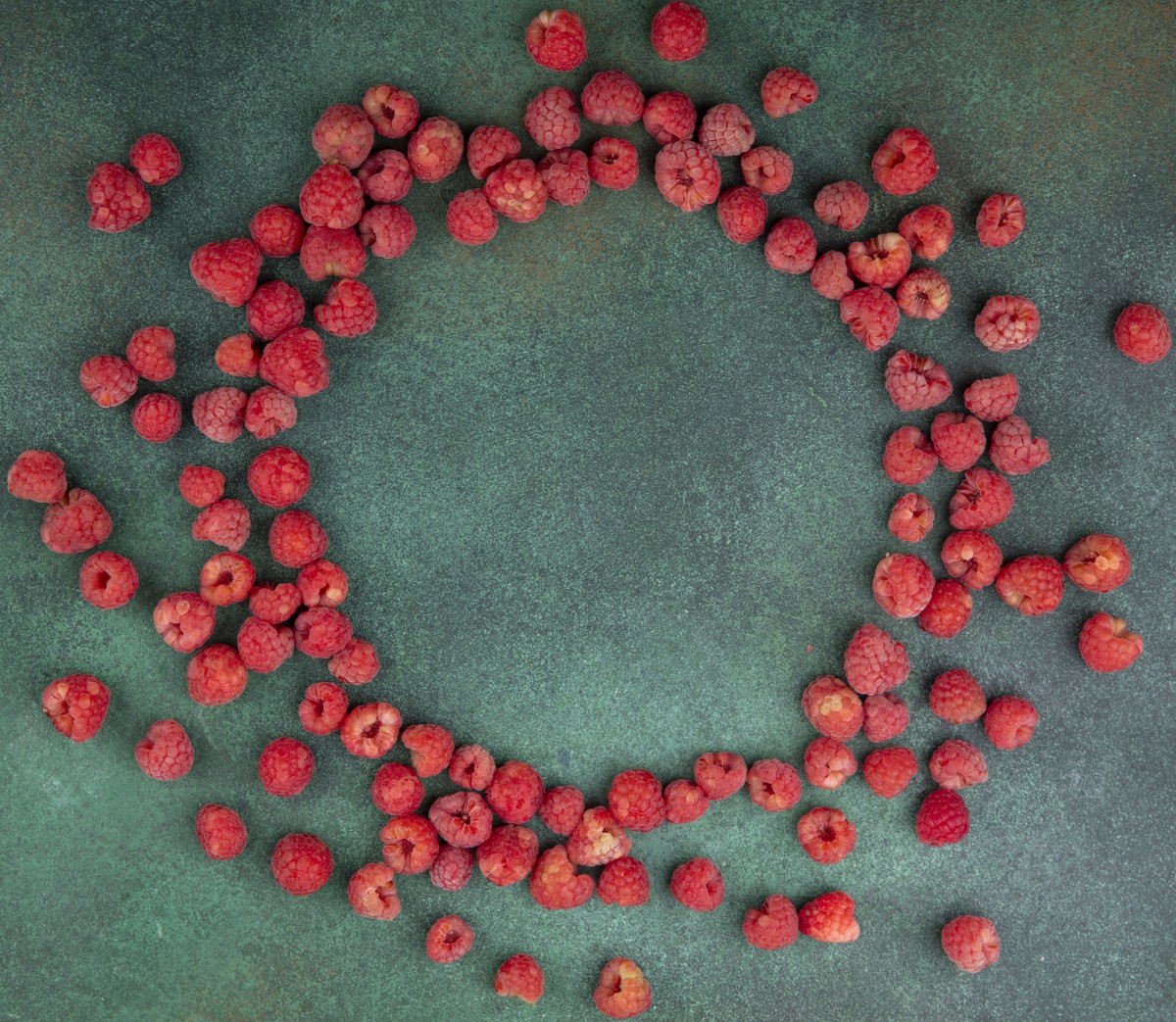 Секреты богатого урожая малины: что сделать сразу после схода снега