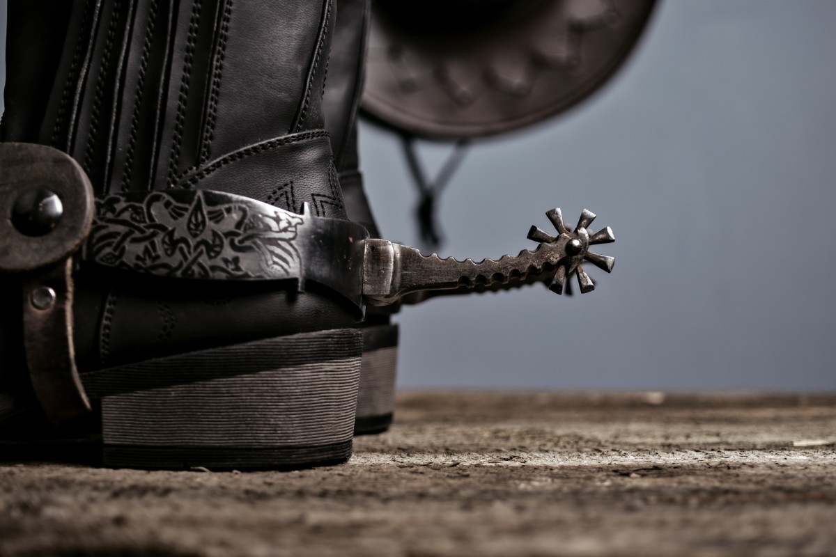 Хитрость мастера: как спасти заедающую молнию на сапогах