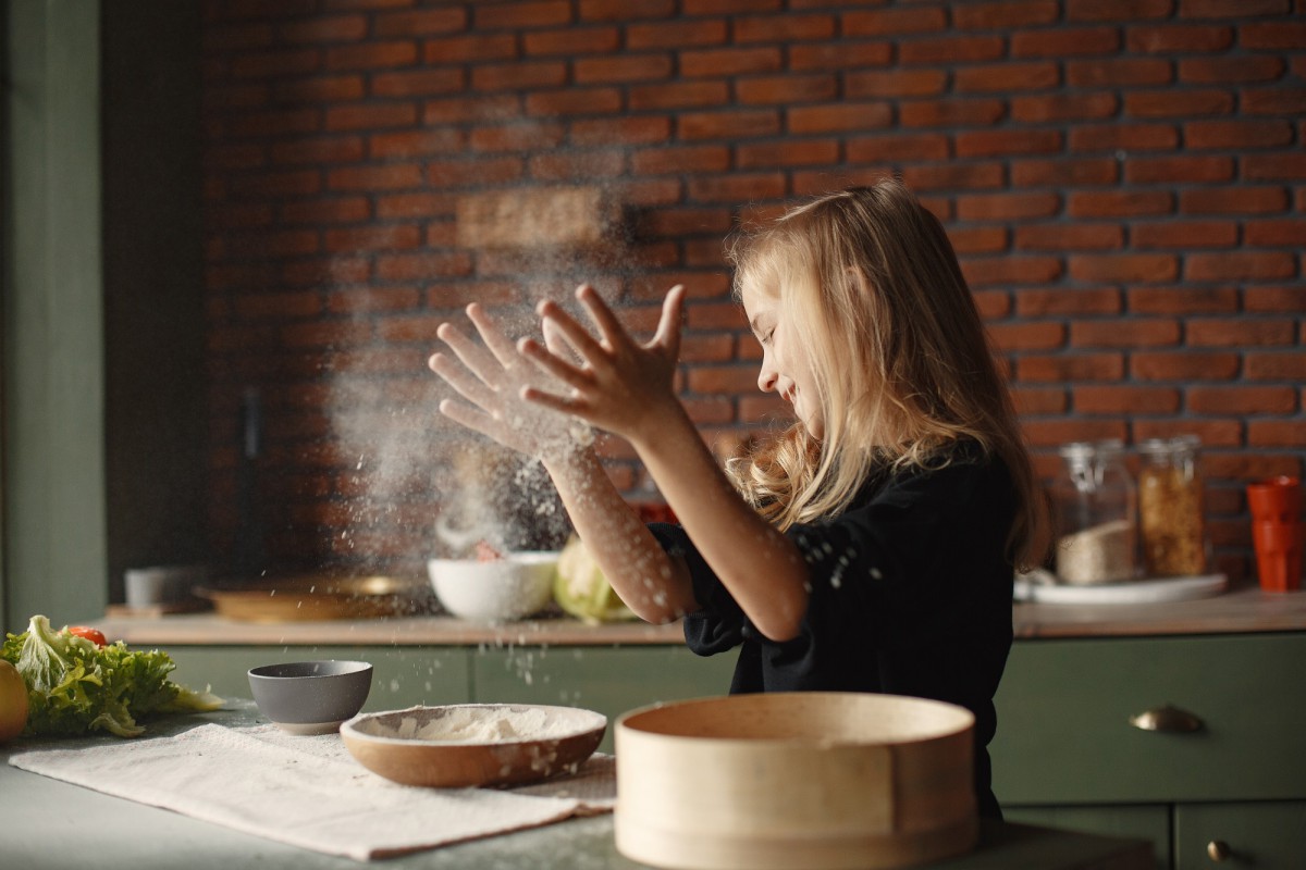 Как быстро избавиться от запаха дыма на кухне: простой и эффективный способ