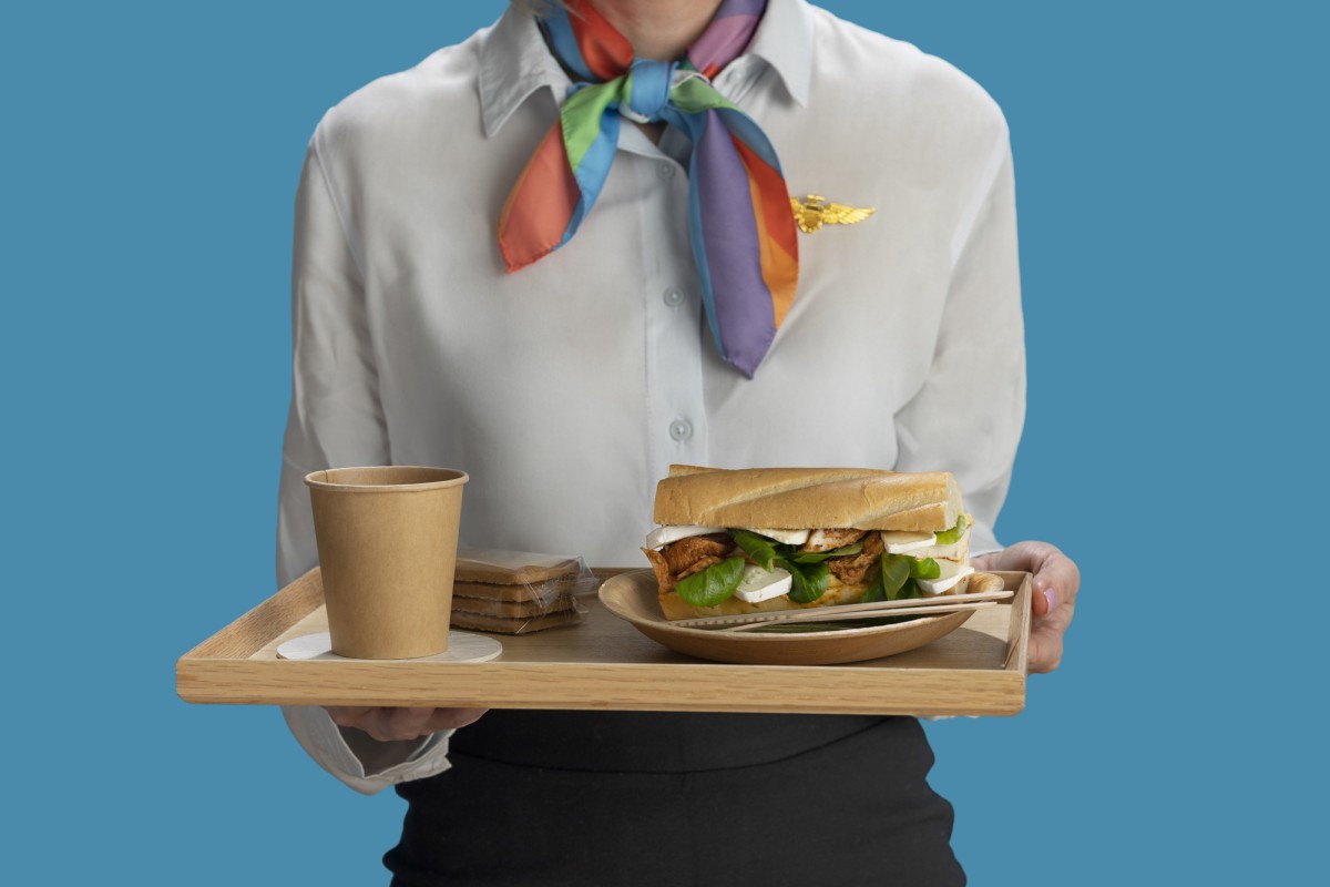 Секретные приёмы бывалых стюардесс: как летать с максимальным комфортом