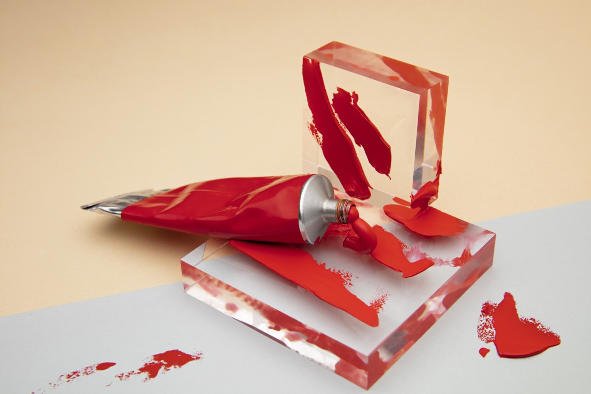 Как быстро вылечить обветренные губы: советы врача-косметолога