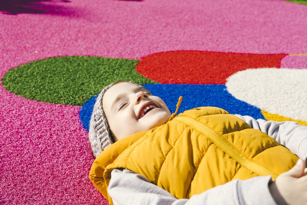 Резиновая крошка: идеальное покрытие для детской площадки