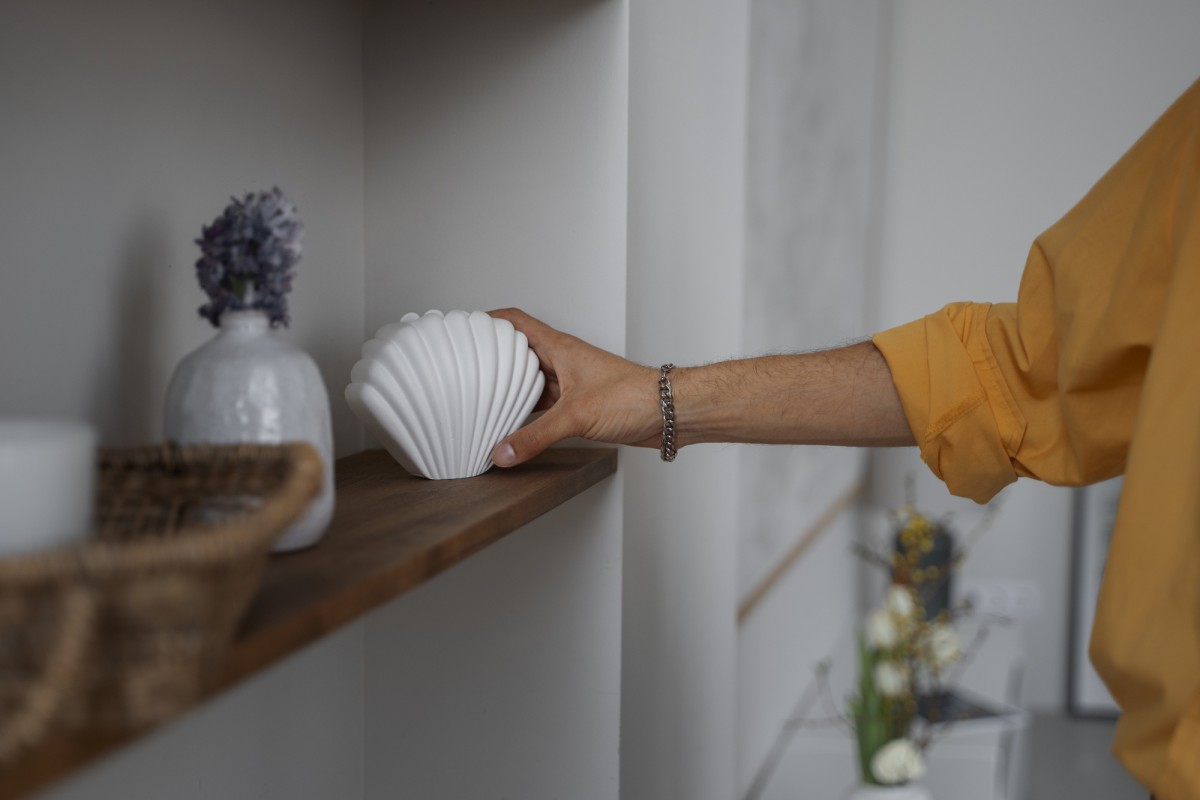 Как обустроить антресоли в прихожей: идеи и решения