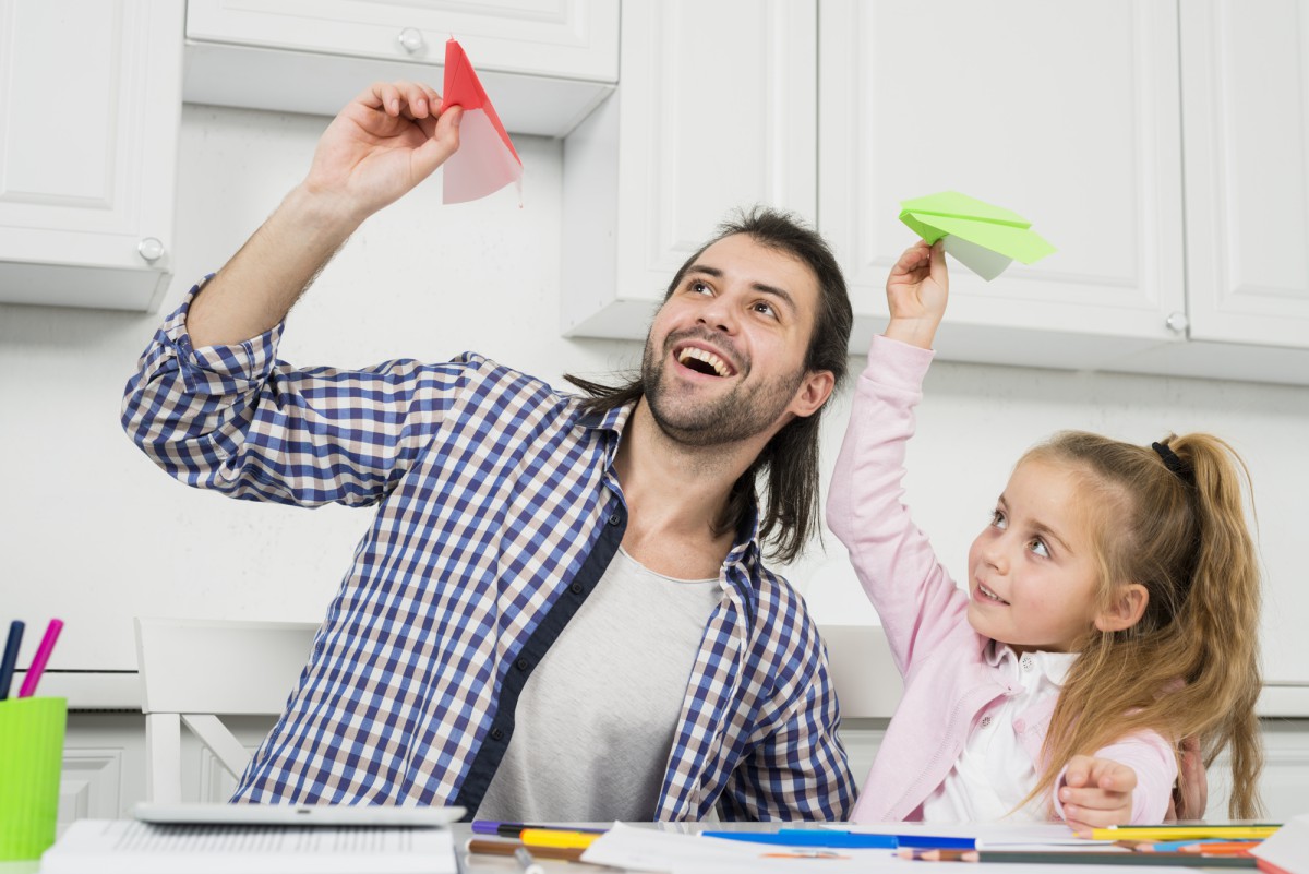 Декретный отпуск для пап: почему в России это не норма?