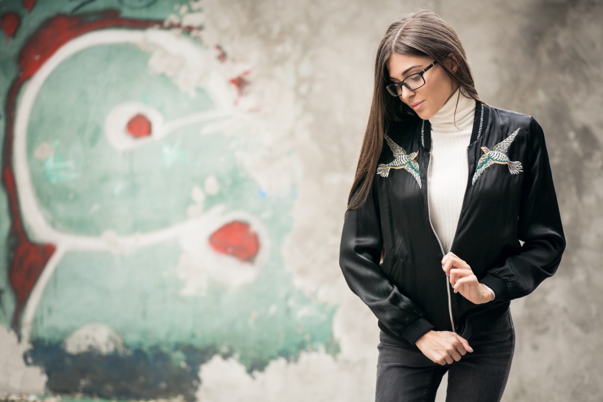 Бомбер: как дамам выглядеть в тренде и элегантно