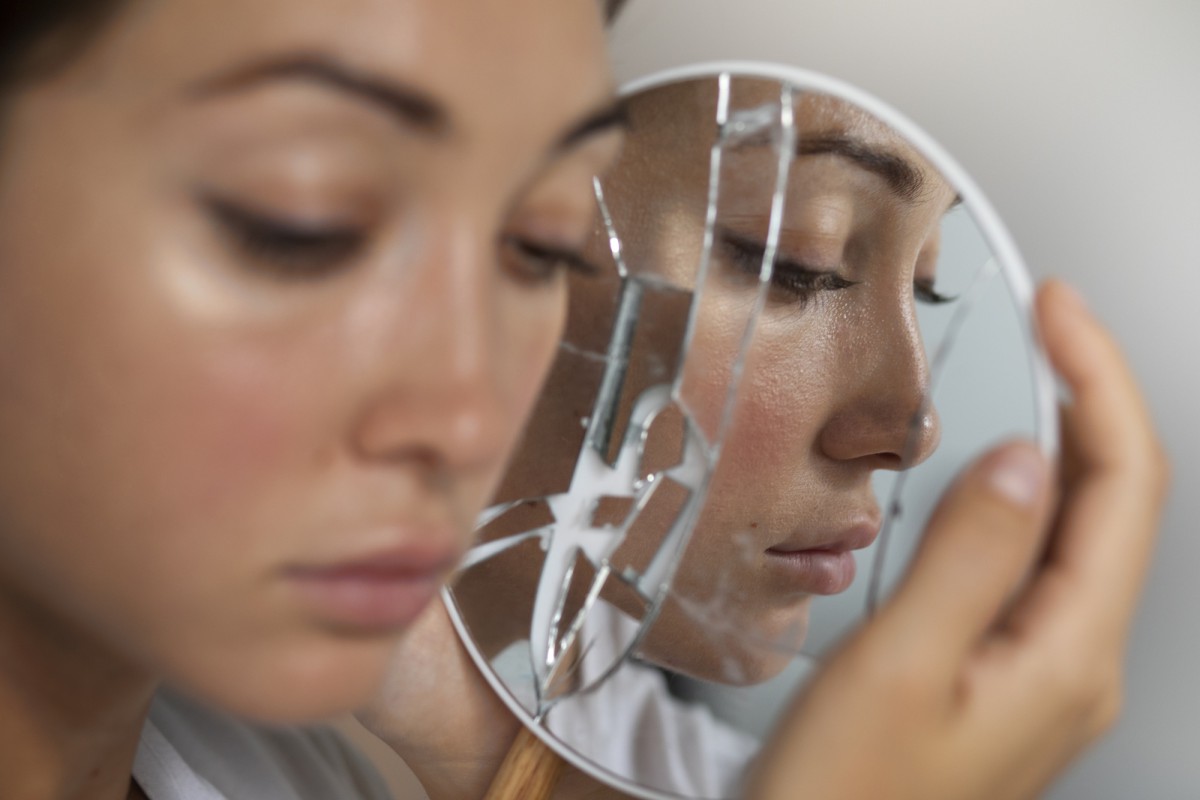 Осторожно, гиалуроновая кислота: кому она не подходит?