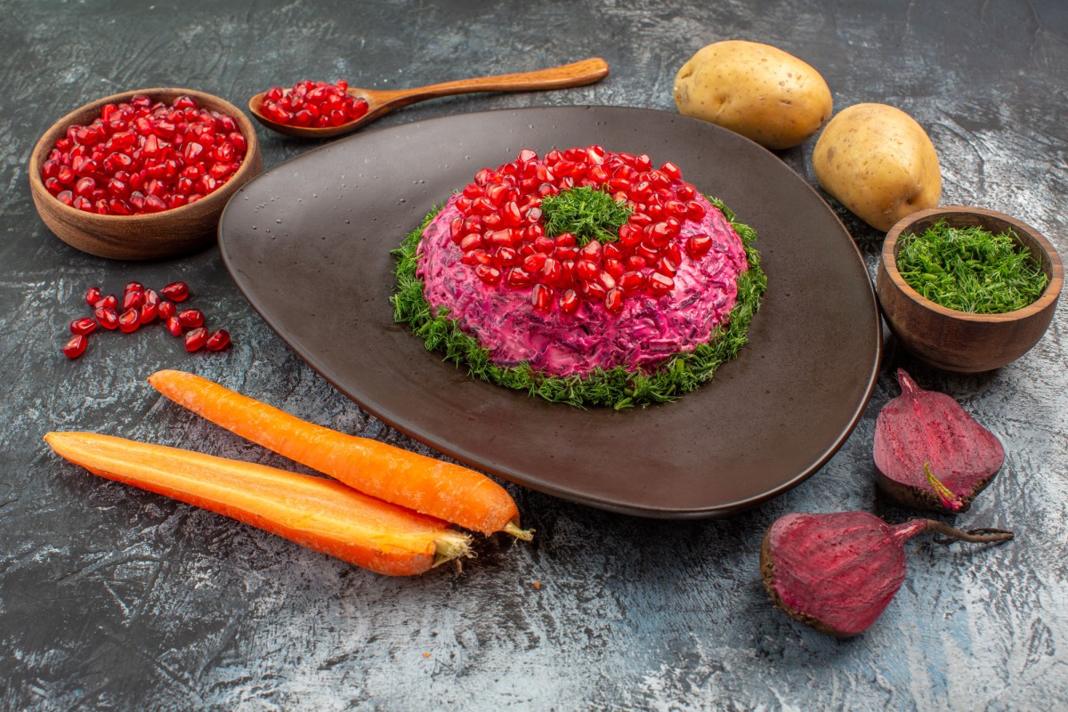 Свекольный салат с горчичной заправкой: идеальное блюдо из остатков!