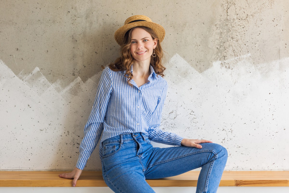 Как выбрать идеальную джинсовую куртку после 50: советы стилиста