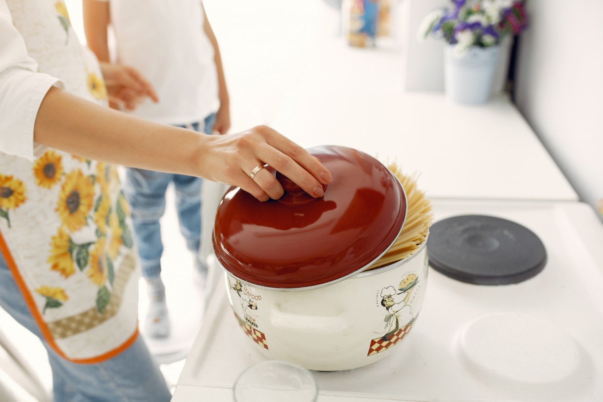 Секреты сияющей плиты: как советские хозяйки добивались идеальной чистоты