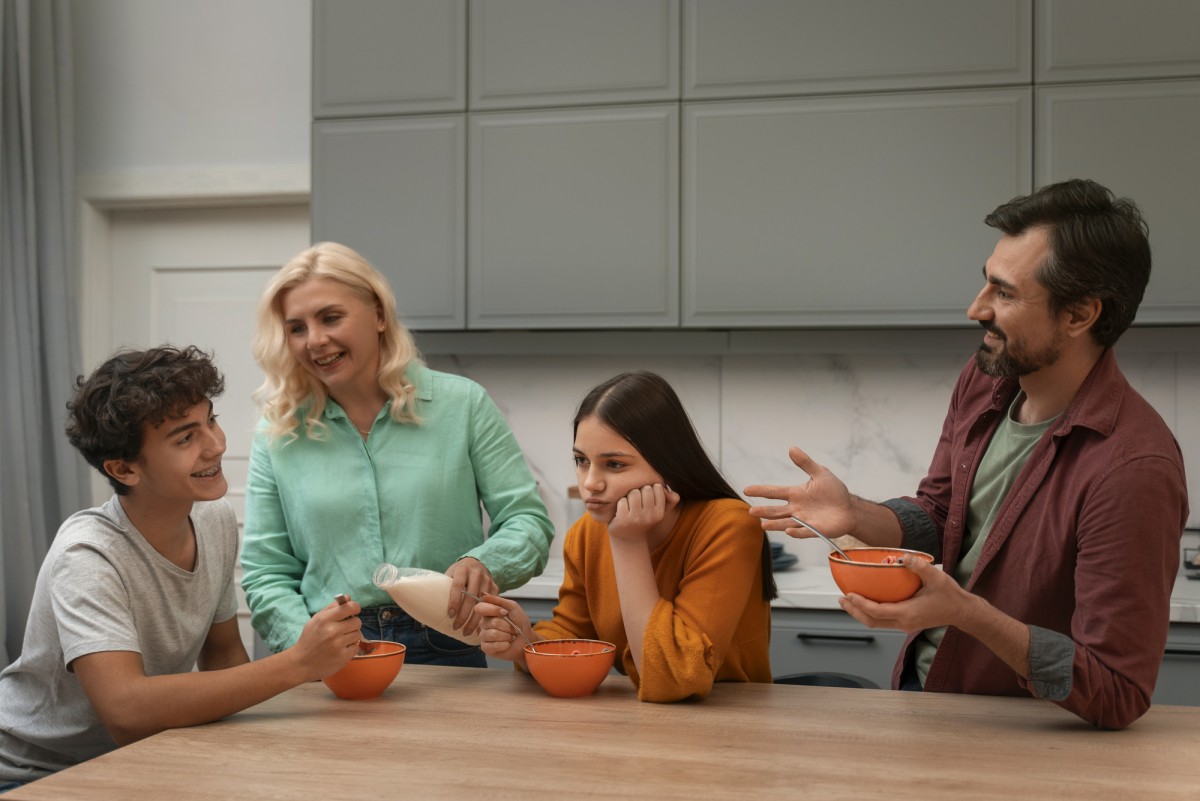 Как молодым семьям ужиться с родителями: советы и истории