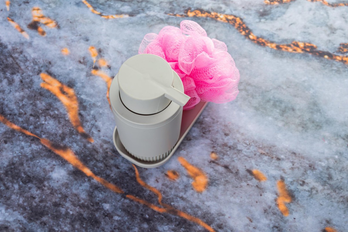 Хитрость с ёршиком: как избавиться от запаха в туалете без освежителя