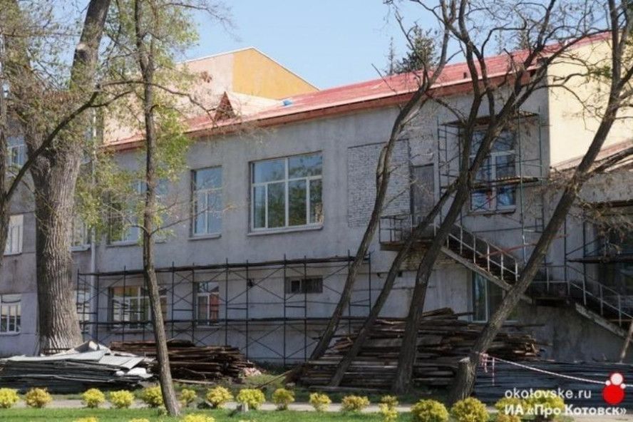 В Котовске начали капитально ремонтировать фасад Дворца культуры