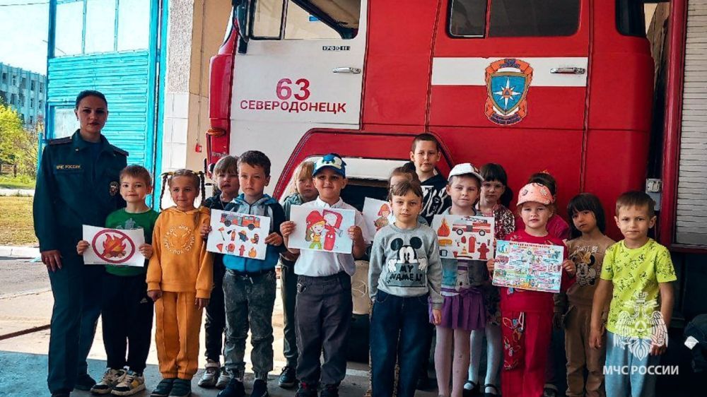Спасатели 63 пожарно-спасательной части Северодонецка провели экскурсию для воспитанников детского сада