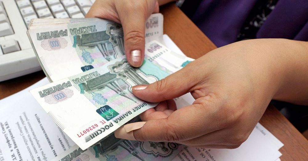 Курянам досрочно выплатят пенсии и соцпособия