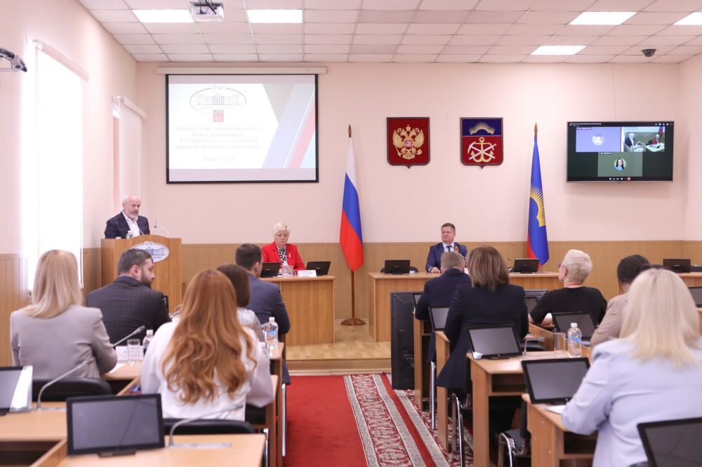 Меры поддержки многодетных семей в Мурманской области обсудили в областной Думе