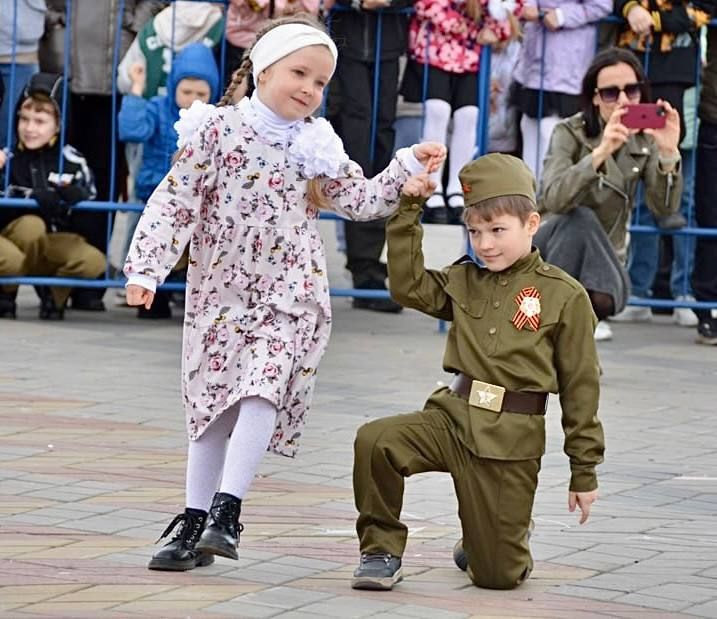 3 мая в Белогорске провели традиционную патриотическую акцию «Весенний вальс»
