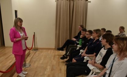 Сотрудники следственного управления организовали экскурсию воспитанников детского подшефного учреждения в Музей одной картины