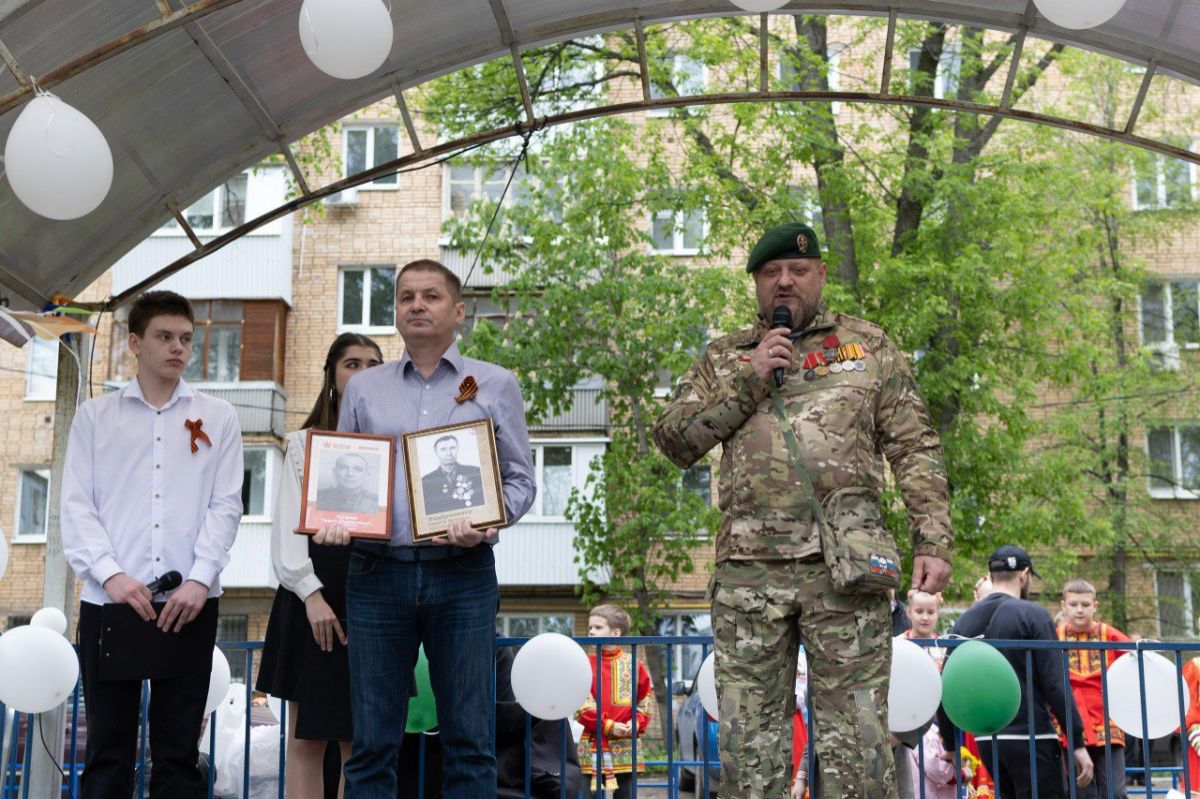 В Самаре для жителей и ветеранов 12-го микрорайона в районе дома №209 на улице Стара-Загора управляющая компания «Коммунресурс» совместно с медиахолдингом «Комсомольская правда» организовали праздничный концерт в честь дня...