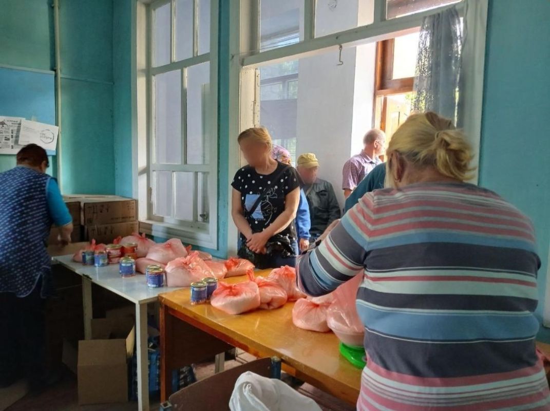 Выдача гуманитарной помощи в Ольгинском территориальном отделе Горностаевского муниципального округа