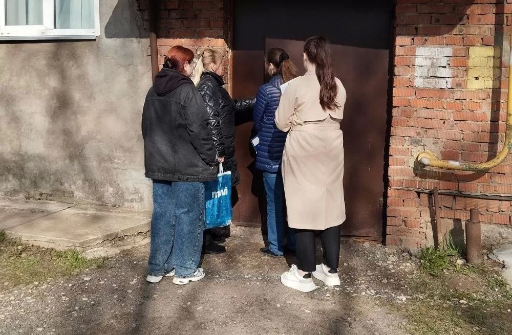 Квартиры многодетных семей продолжают оборудовать пожарными извещателями