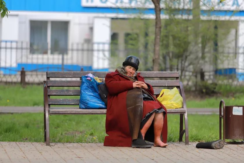 Бездомная бийчанка живёт на лавочке