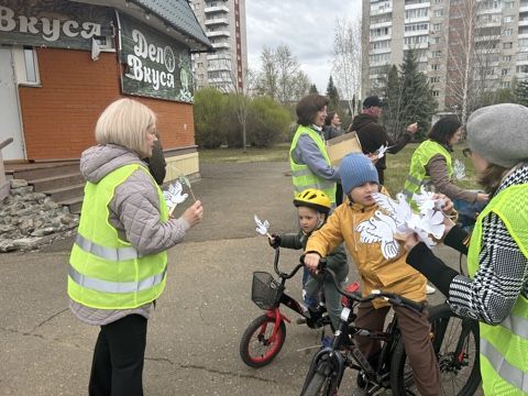 «Береги жизнь, подаренную прадедом»: В Зеленогорске прошел детский велопарад, посвященный Великому Дню Победы