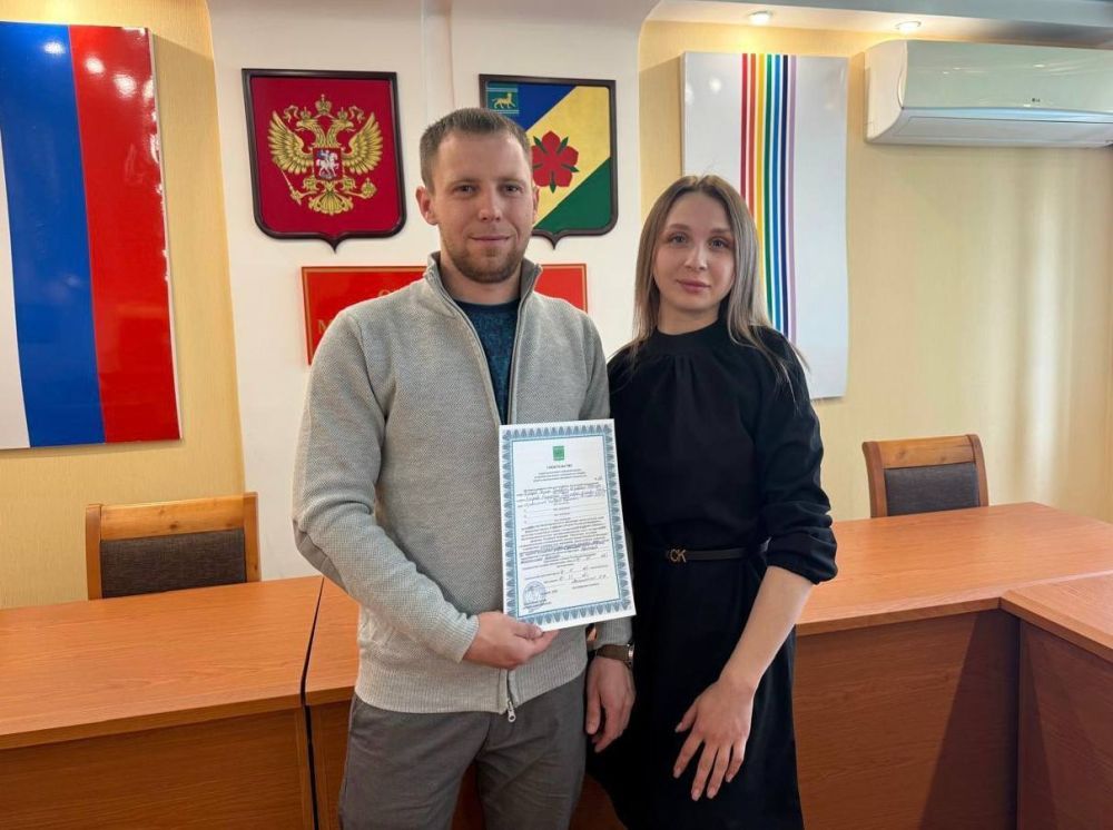 Две молодые семьи из Теплоозерска получили недвижимость благодаря госпрограмме