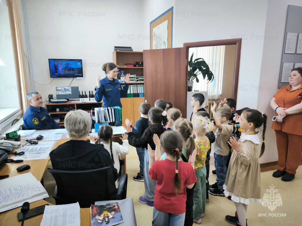 "Чебурашка" в гостях у пожарных: увлекательная экскурсия в мир безопасности