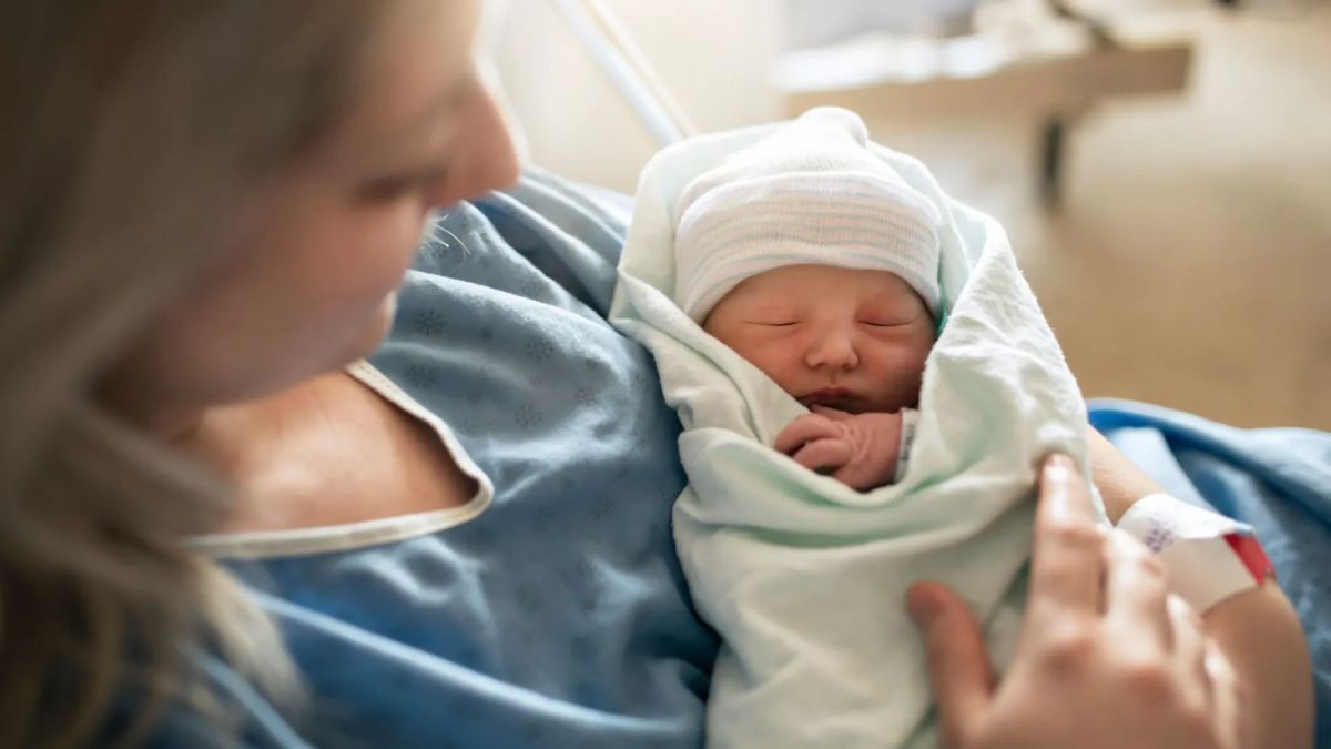 Сколько малышей родилось на Ямале в 2024 году