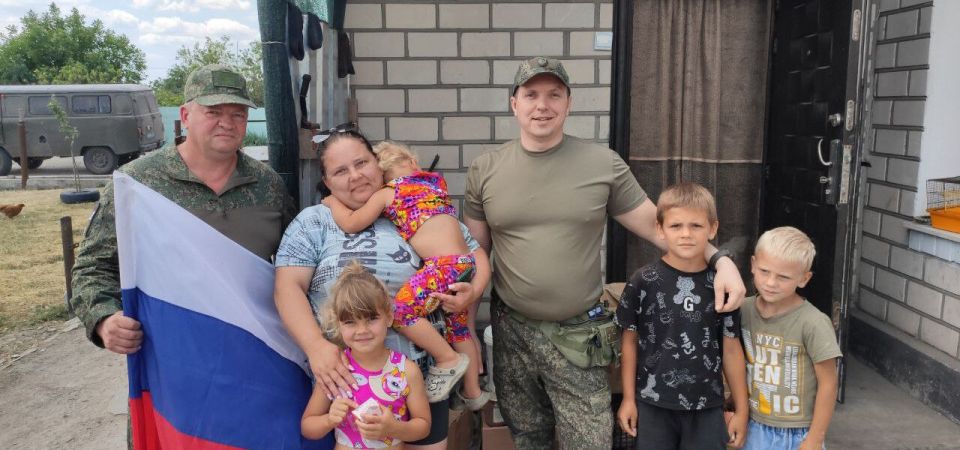 Многодетная семья из Скадовска получила гуманитарную помощь от военных