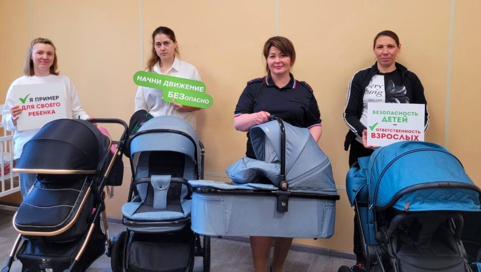 В специализированном пункте проката для родителей Новгородской области будущие мамы получили консультации по обеспечению безопасности детей в дорожном движении
