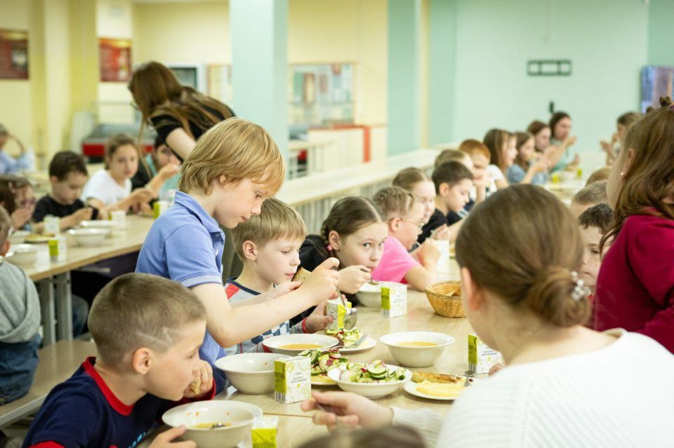 В двух пришкольных лагерях проверили качество детского питания