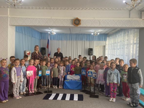 В Балашове для дошкольников провели увлекательное занятие «Дорожная азбука»