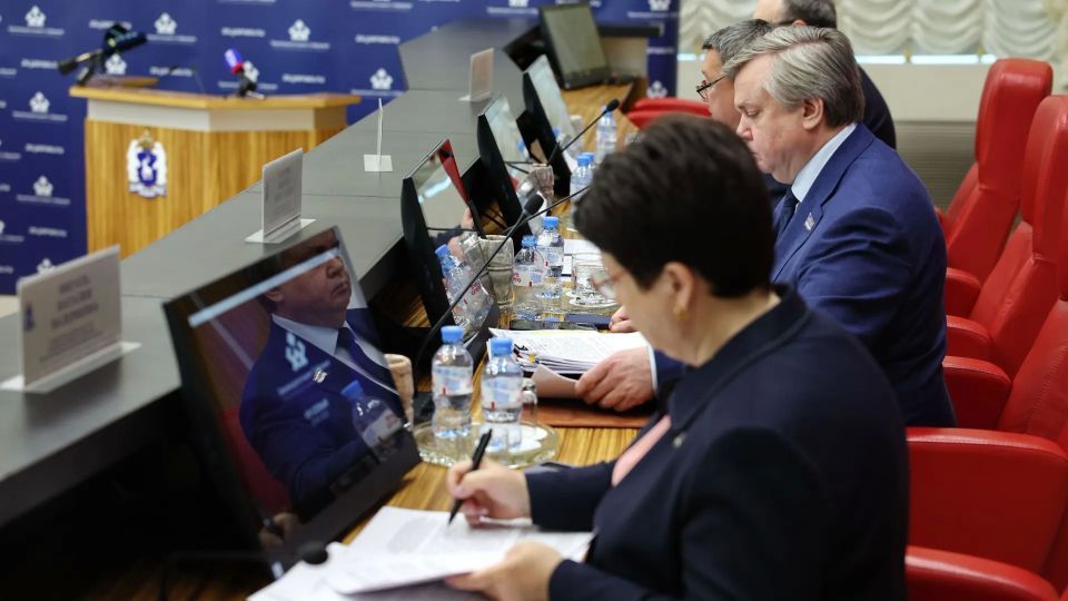 Парламентарии ЯНАО хотят помочь врачам с ипотекой и многодетным семьям с машинами