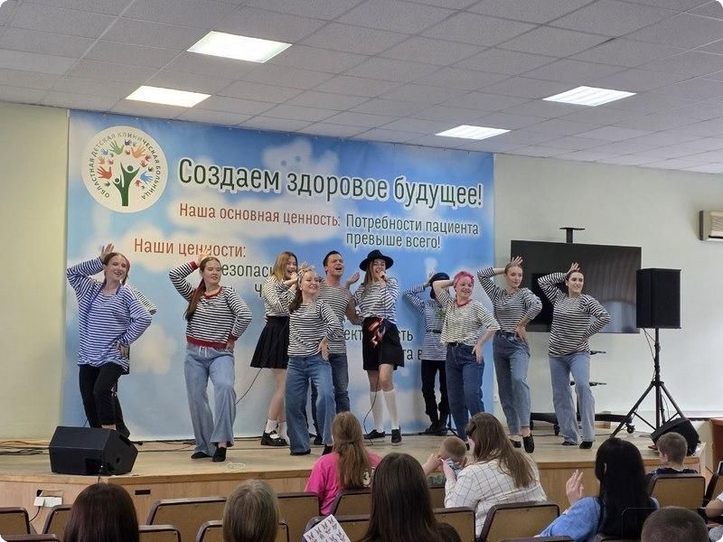Участники фестиваля «Уральская ночь музыки» выступили перед пациентами свердловской Областной детской больницы