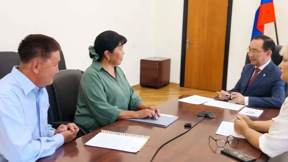 Глава Якутии Айсен Николаев провел личный прием граждан в приемной Президента Российской Федерации в городе Якутске