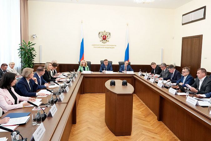 Дмитрий Миляев рассказал о региональных мерах поддержки многодетных семей на заседании комиссии Госсовета РФ по направлению «Семья»