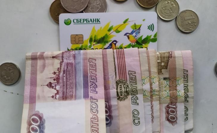 Курянам рассказали о графике зачисления пенсий и пособий в июле