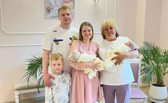 Ленинградские врачи спасли беременную двойней женщину с редким осложнением