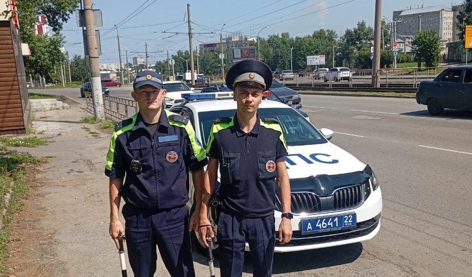 Полицейские помогли доставить роженицу до перинатального центра в Барнауле
