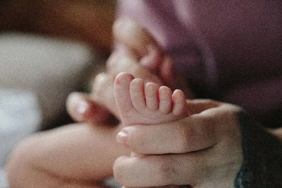 В Северной столице увеличили стоимость подарочного комплекта на рождение ребёнка