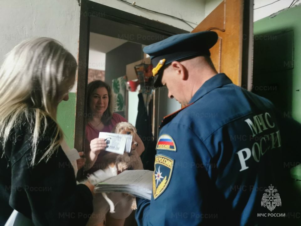 В Ливенском районе сотрудники МЧС России проводят профилактику пожаров в многодетных семьях и семьях с детьми-инвалидами
