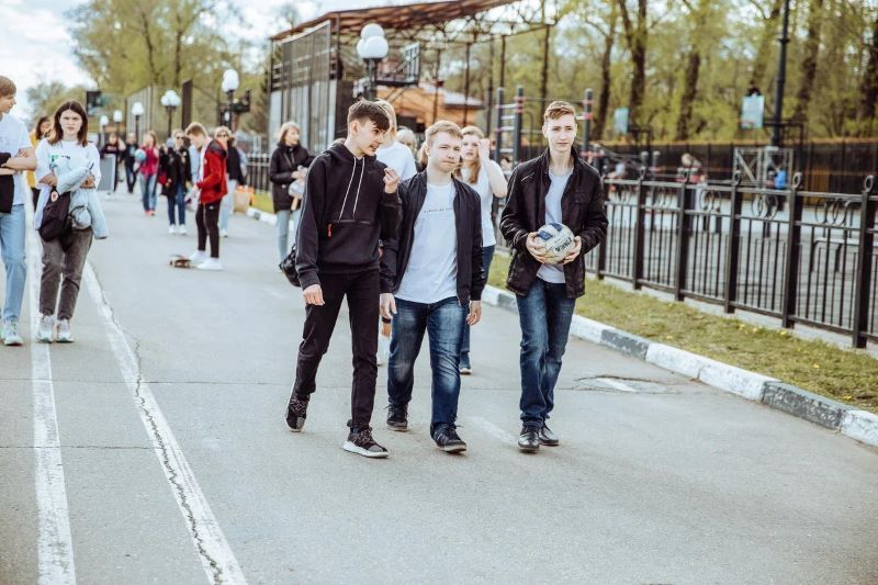 В Госдуме предлагают продлить детские пособия до 18 лет