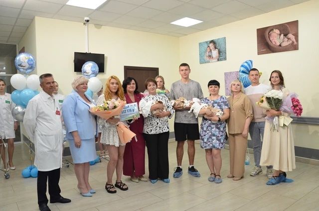 В День семьи, любви и верности из перинатального центра Тамбова выписали тройню