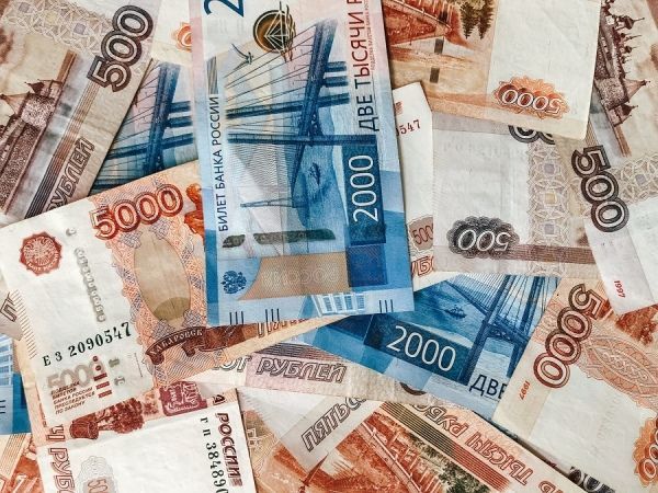 70 курских семей, принявших на воспитание детей, получили выплаты