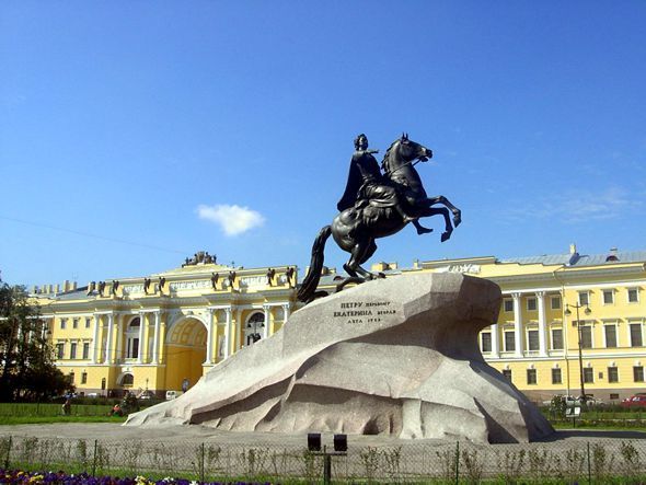 Александр Беглов вручил награды многодетным петербургским семьям