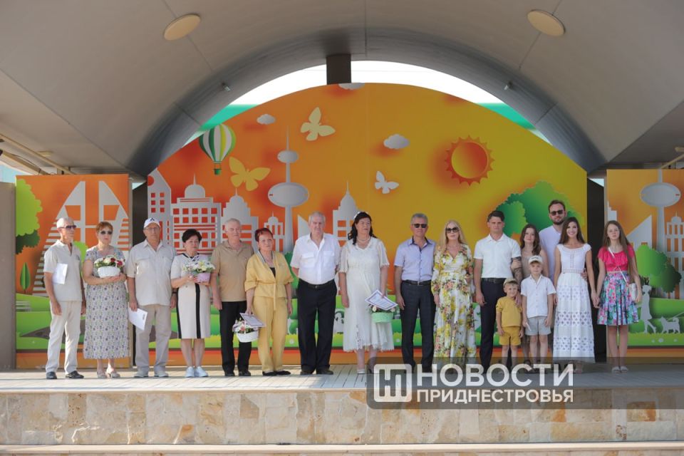 8 июля, главные темы дня:. В День любви, семьи и верности Вадим Красносельский с семьей посетил фестиваль семейных ценностей в Екатерининском парке Тирасполя